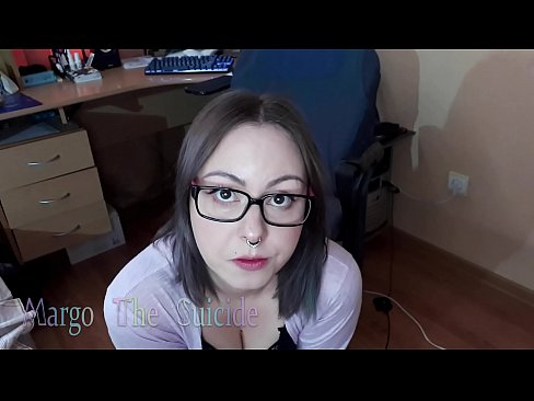 ❤️ Sexig tjej med glasögon suger Dildo djupt på kamera ❤️❌ Pornvideo at us