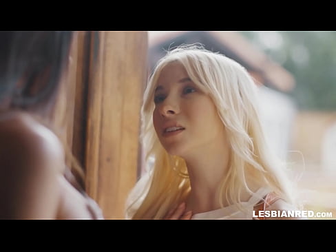 ❤️ Tjejen kommer hem några månader senare och slutar med att äta sin styvmors fitta. ❤️❌ Pornvideo at us