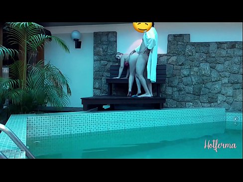 ❤️ Chefen bjuder in tjänsteflickan till poolen, men kunde inte motstå en het ❤️❌ Pornvideo at us